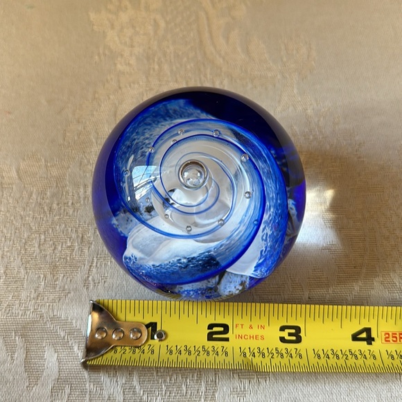 Signed hand blown Selkirk Glass Scotland Blue Ribbon paperweight 2001 - Picture 11 of 11